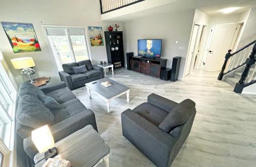 Cayuga House | Forest Retreat - Pool - Games - Fireside Joy