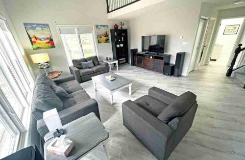 Cayuga House | Forest Retreat - Pool - Games - Fireside Joy