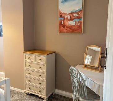 Edwinstowe House | Foresters Cottage, Cosy FamilyComfort and LogFire