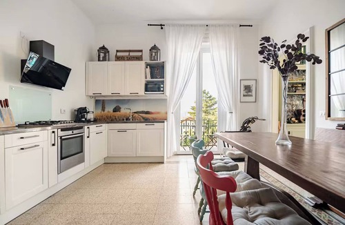 Laveno Apartment | Former palace, picturesque apartment, lake view