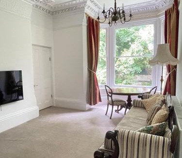 Nottingham Apartment | Foxglove Suite at Elmwood House