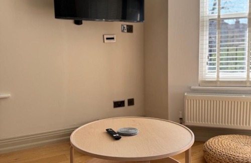 Hove Apartment | Free parking - Villa Apartment - Hosted by StaySejour