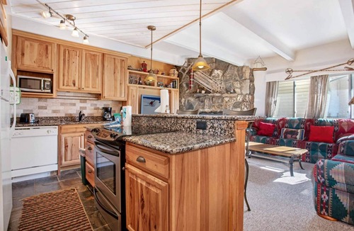 Dillon Condo | Free Shuttle Ride to Keystone Slopes |Sauna |Gas Fireplace |Recently Renovated