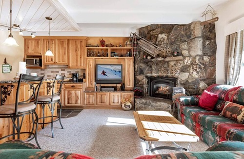 Dillon Condo | Free Shuttle Ride to Keystone Slopes |Sauna |Gas Fireplace |Recently Renovated