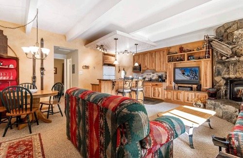 Dillon Condo | Free Shuttle Ride to Keystone Slopes |Sauna |Gas Fireplace |Recently Renovated