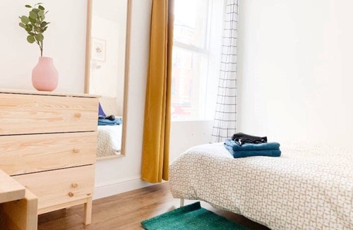 Oadby House | FRONT DOUBLE BEDROOM NEAR INFIRMARY