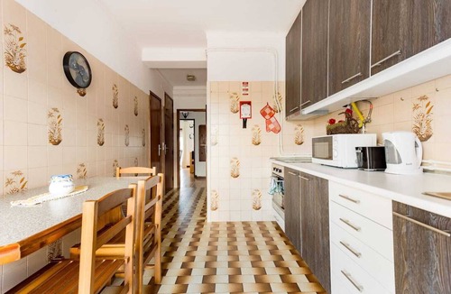 Lanhelas Apartment | Fully equipped vacation apartment in town center