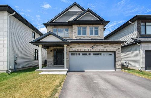 Ottawa Division House | Fully Furnished 4 Bedroom House in Ottawa
