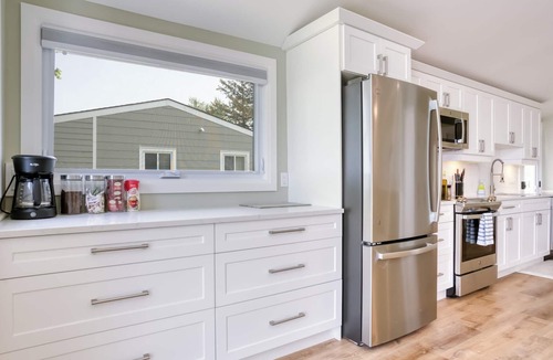 Lighthouse Cove Cottage | Fully renovated lakefront cottage on lake St. Clair in Lighthouse Cove, ON