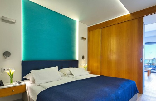 Sao Martinho House | Fun-Packed Stay! Amazing Location and Views, 2 Swimming Pools, FREE Breakfast