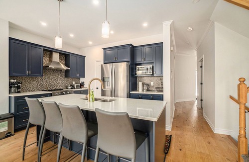 Ottawa Division House | Furnished 4 Bedroom House in Ottawa sleeps 8