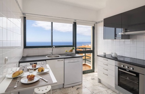 Canico Apartment | Garajau II, with large balcony and sea view.