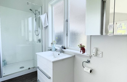 Te Horo House | Garden cottage Te Horo