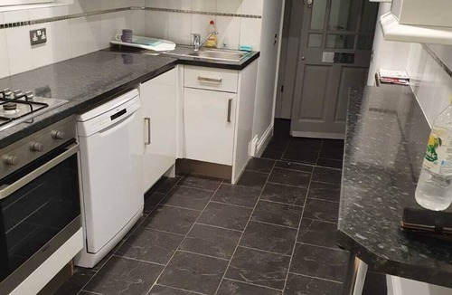 Hove Apartment | Garden flat in central Hove, close to the beach, shops, bars and restaurants