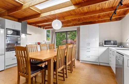 Tirohanga House | Garden House