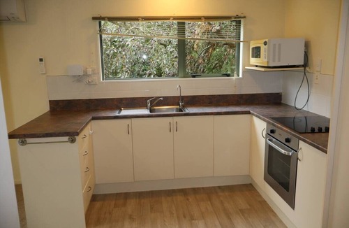 Leithfield Cottage | Garden View Country Cottage