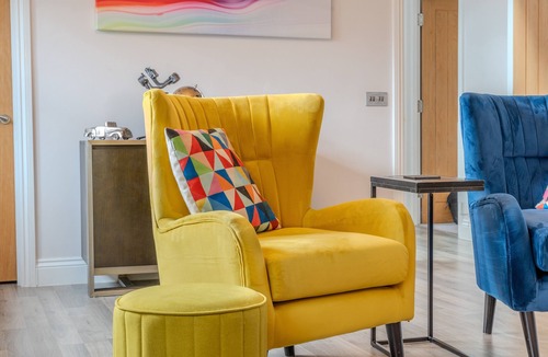 Brentwood Apartment | Garland Modern Spacious Apartment, Brentwood 2 With Private Entrance & Parking