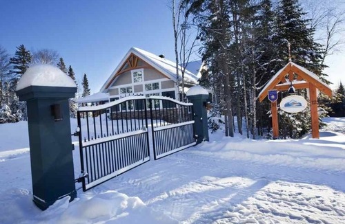 Petite-Riviere-Saint-Francois Villa | Give Your Group Affordable Luxury