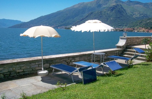 Domaso Apartment | GiardinoLago Arancio Holiday flat on the lake with pool
