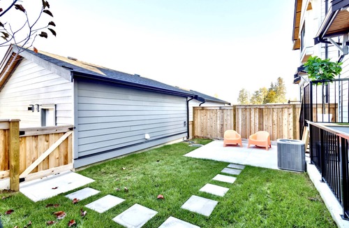 Willoughby House | Glamorous, Luxurious & Brand New 4 Bedroom House, Near Vancouver, Pet Friendly
