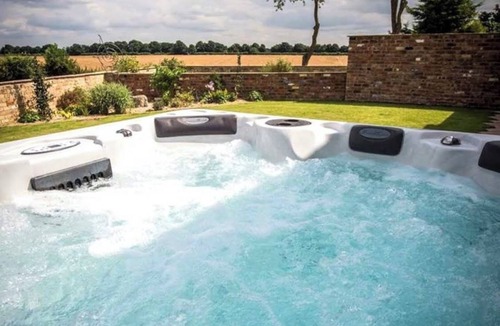 Lincoln House | Glebe Farm 4Br, Sleeps 11, Hot Tub, Pet Friendly