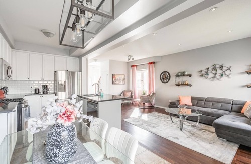 Stoney Creek Villa | GLOBALSTAY. Unique 3BR 2.5BA Townhome.HOT TUB, SAUNA,GYM,BBQ