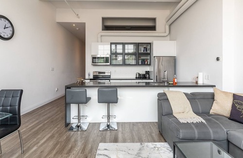 Kirkendall North Apartment | GLOBALSTAY UV Disinfected Bright Cozy Loft Gym Parking