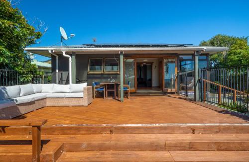 Pakawau House | Godwit Cottage - Pākawau Beachfront Holiday Home