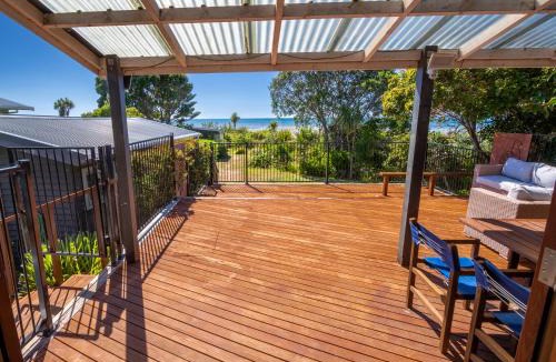 Pakawau House | Godwit Cottage - Pākawau Beachfront Holiday Home