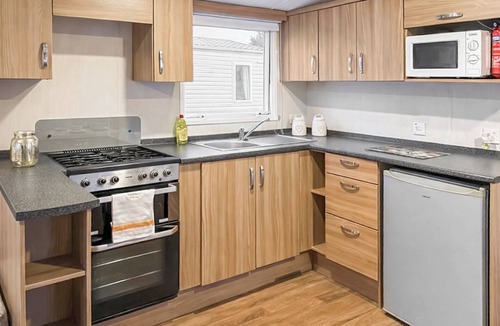 Sandown Cottage | Gold Series - 2 - UK51707