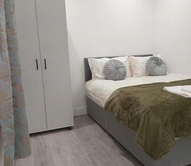 Harrow Weald House | Good priced Accommodation in harrow