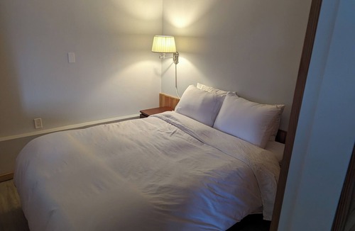 Alert Bay Hotel | Gordie's Inn & Suites