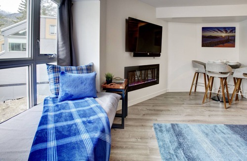 Nordic Estates Condo | 🏘Gorgeous 1 Bedroom Suite🛏Free Parking/Creekside