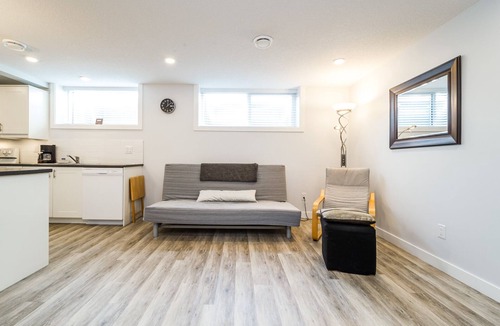 Northeast Edmonton House | Gorgeous 2 bed suite centrally located in Edmonton