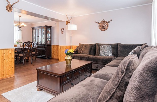 Brossard Cottage | Gorgeous 5 Bedroom House