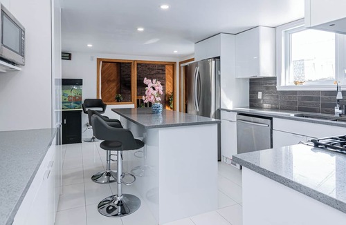 Brossard Cottage | Gorgeous 5 Bedroom House