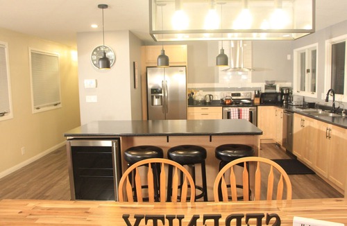 Corbyville House | Gorgeous All Season Water Front Cabin