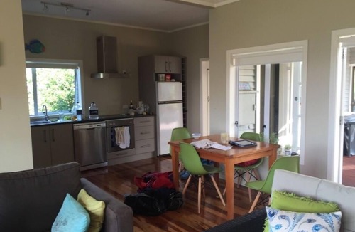 Orere Point House | Gorgeous Cliff Top Kiwi Bach facing the sea