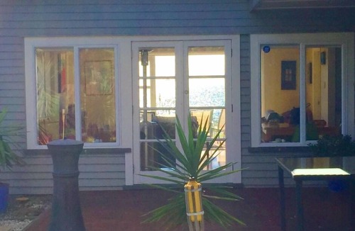 Orere Point House | Gorgeous Cliff Top Kiwi Bach facing the sea