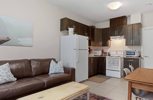 Vancouver South House | Gorgeous luxury 7 bedroom property (2 suites together as one rental)