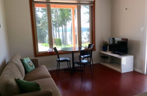 West Sechelt House | Gorgeous New Suite By two Seas