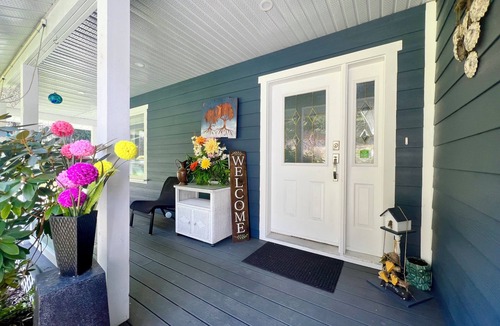 North Cowichan House | Gorgeous rural home with pool 10 minutes from town