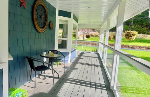 North Cowichan House | Gorgeous rural home with pool 10 minutes from town