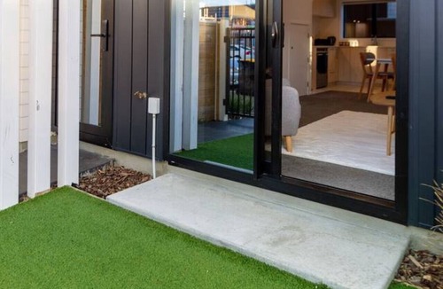 Christchurch City Centre House | Grand 6BR Escape Steps from Christchurch’s Best