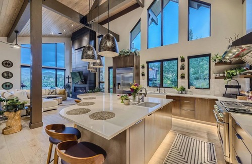 Three Peaks House | Grand Upscale 4-bedroom home with gourmet kitchen in Silverthorne, CO