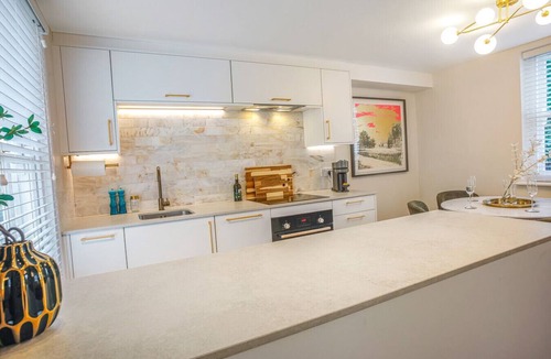 Cambridge Apartment | Great location! Large Modern Flat close to River