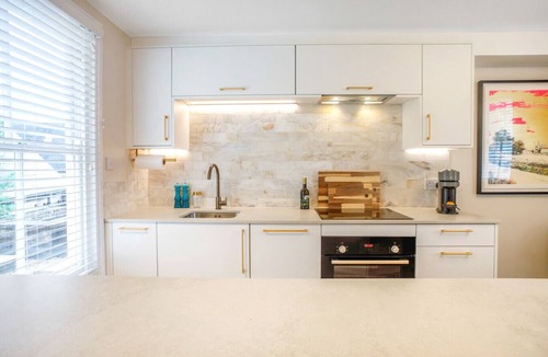 Cambridge Apartment | Great location! Large Modern Flat close to River