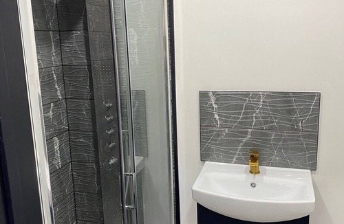 Hillingdon Apartment | Great Place in Northwood