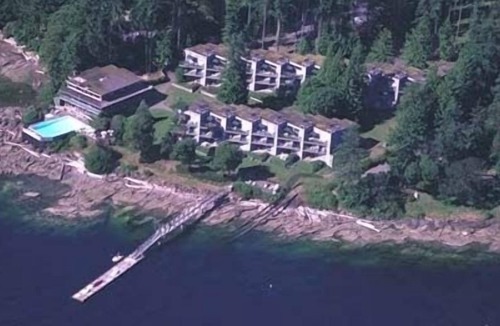 North Oyster House | Great Price ! Oceanfront , outdoor pool & hot tub Fall SPECIAL 155.00 a night
