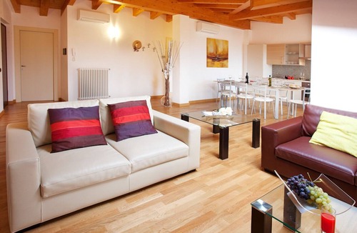 Cadenabbia Apartment | Griante Residence Apartment 9 with pool and spa by Italian Apartments.